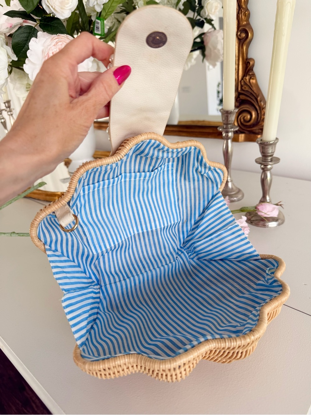 Seashell shell shaped wicker pearl handbag clutch - Picture 3 of 3